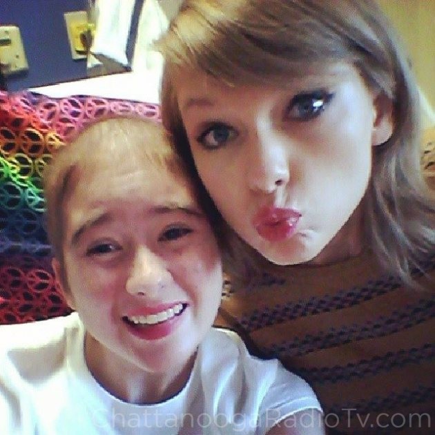 Taylor Swift brightens up children's day with visit to sick kids